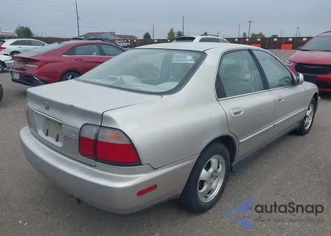 1997 Honda Accord Se z USA, uszkodzony, nr VIN 1HGCD5601VA143404